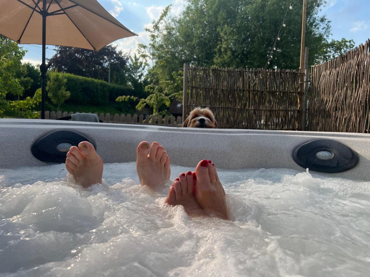 Shepherds Hut With Hot Tub Wells Extérieur photo